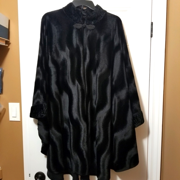 Cape, Joseph Ribkoff Evening Cape One Size - Picture 1 of 6